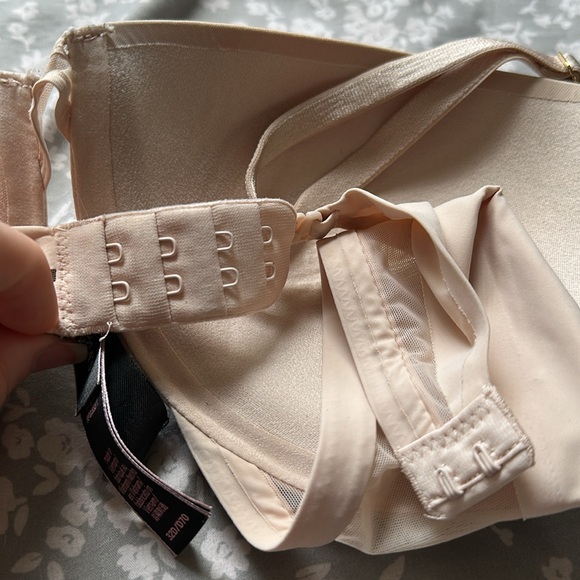 VS Bra - Picture 3 of 4